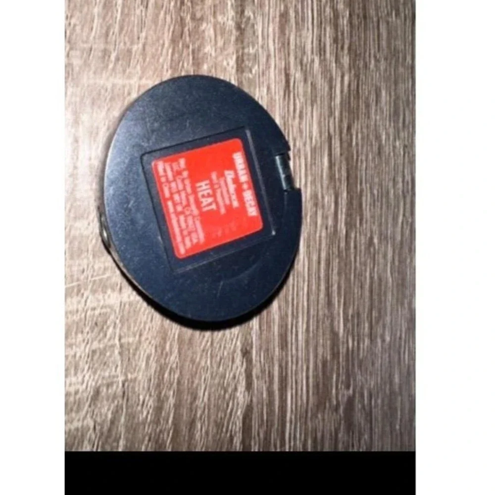 Urban‎ Decay Heat eye shadow